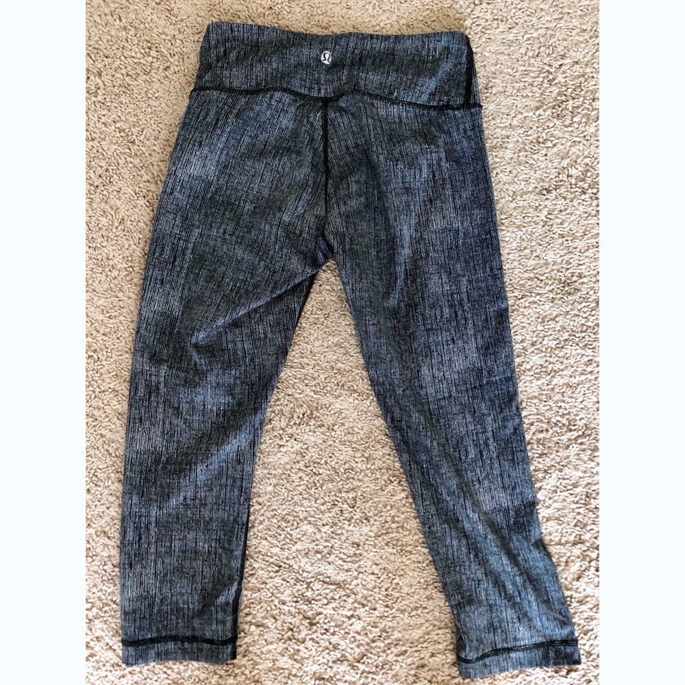 Lululemon crop leggings size 4